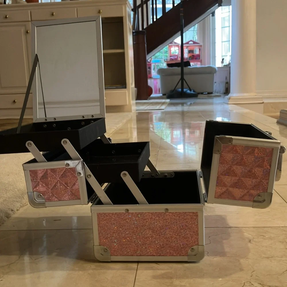 Makeup Case!!!Perfect for storing makeup.